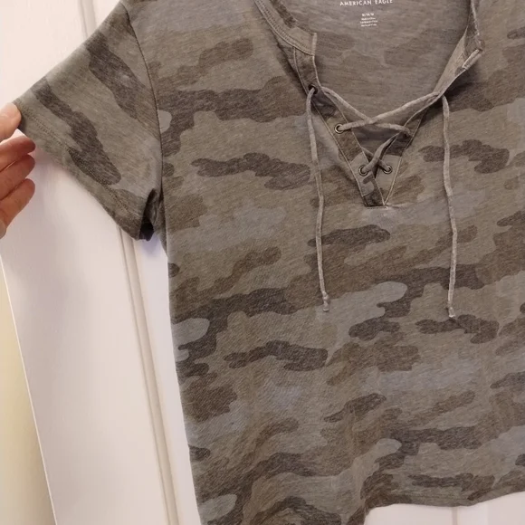 American Eagle camo crop tee - Picture 4 of 7